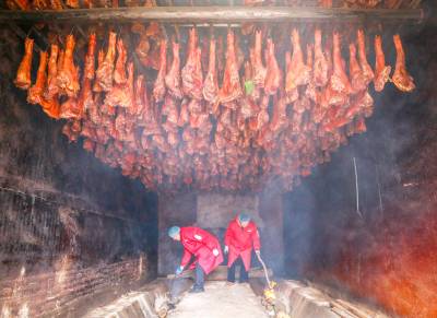 秭归：腊肉飘香助增收
