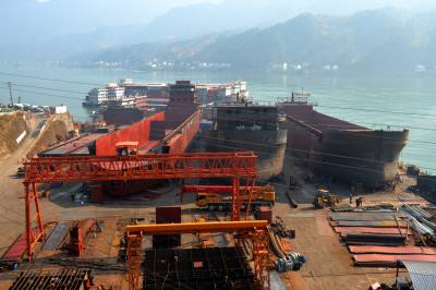夷陵：西陵峡畔造船业红红火火（客户端采稿）