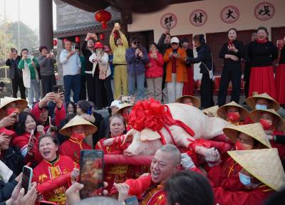 黄陂区野村谷每周六千人年猪宴