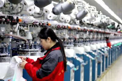 湖北郧阳：智能纺织“加速跑” 开足马力赶订单