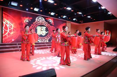 湖北咸丰：载歌载舞贺新年