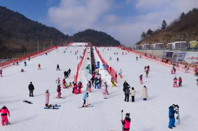 高山上 冬滑雪夏露营