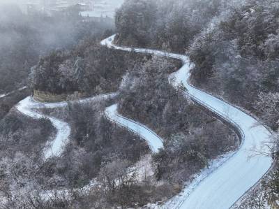 湖北恩施：雪润山乡景如画
