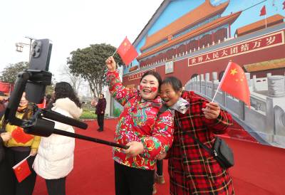 湖北荆门：乡村“年画”引客来