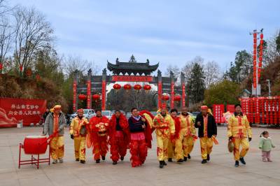 英山热“雪”沸腾过大年