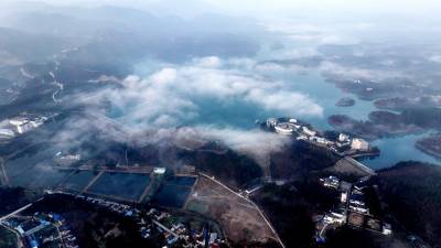 湖北南漳：云卷云舒水镜湖