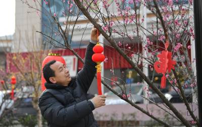 湖北保康：挂灯笼  迎新春