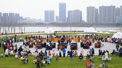 40台钢琴同奏马年新春序曲（客户端采稿）