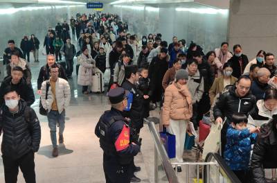 春运暖途 警护平安——襄阳铁路公安处 以心践诺为民服务