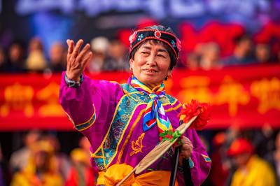 桃花源里寻年味 马跃新春舞竹山