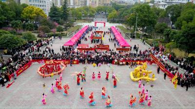 湖北十堰：民俗展演闹新春