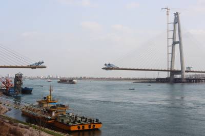 枝江：长江黄金水道运输忙