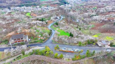 房县：“四好农村路”助力乡村振兴