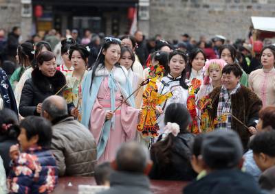 湖北荆门：非遗闹元宵 欢腾庆佳节（客户端采稿）