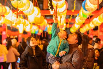 湖北秭归：屈原故里闹元宵