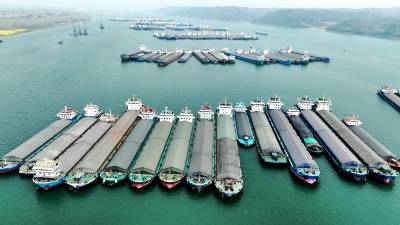 长江三峡货运忙