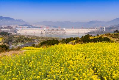 湖北宜昌：三峡大坝春光美