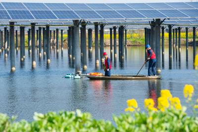 湖北潜江：巡检“渔光储”  护航绿色发展