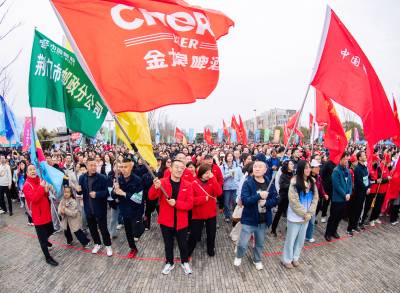 湖北荆门：春日凤凰湖 健步正当时