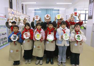    泥火传文脉 巧手塑未来