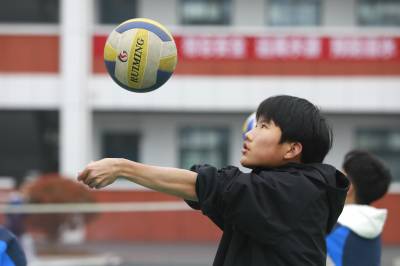          以体育心 向阳生长