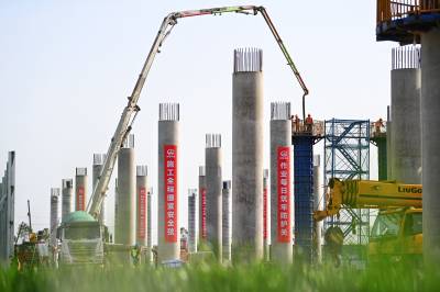 湖北襄阳：春光好 建设忙