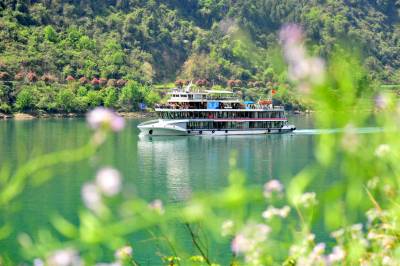 宜昌：假日“舟”游峡江春景