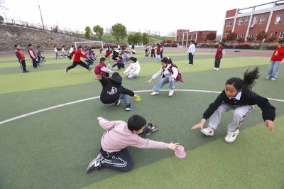 节节体育都出汗  个个孩子爱挑战