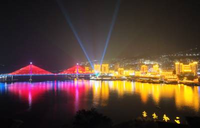 流光溢彩不夜城 秘境巴东视觉宴