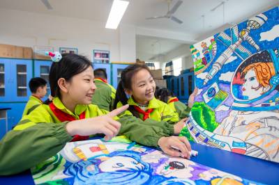 湖北襄阳：笔尖绘苍穹 童心逐航天（客户端采稿）