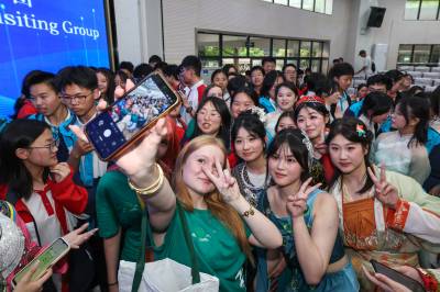 新西兰师生走进校园 体验中国文化（客户端采稿）