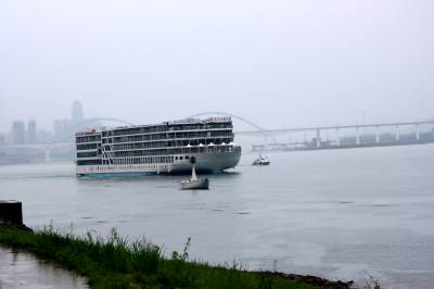 长江首艘空间智能游轮载客首航（客户端采稿）