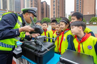 湖北襄阳：安全教育润童心（客户端采稿）