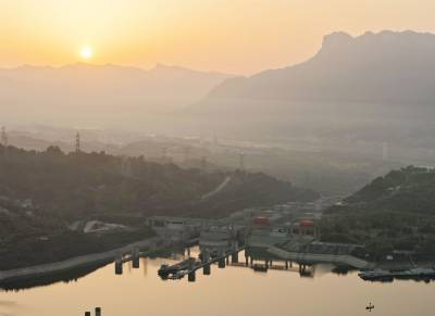 三峡南线船闸提前完成检修恢复通航