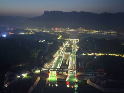 三峡南线船闸完成计划性停航检修提前恢复通航