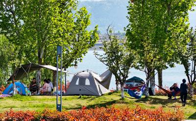 帐篷旅游带火了服务业