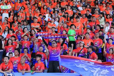 湖北恩施：“楚超”2026年湖北省城市足球联赛（恩施赛区）开赛