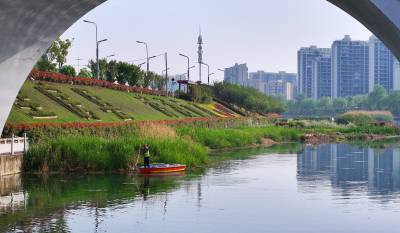 房县：巡河护水