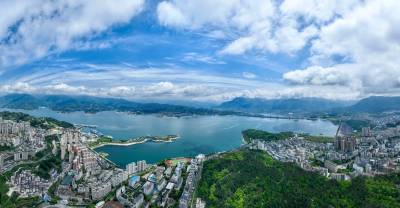 湖北秭归：世界地球日 共护长江母亲河（客户端采稿）