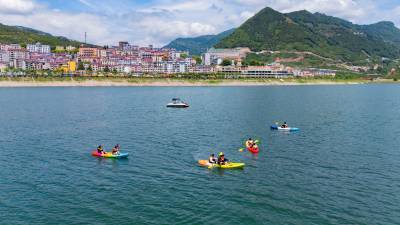 湖北秭归：乐享水上运动