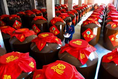 山泉酿出醇香酒