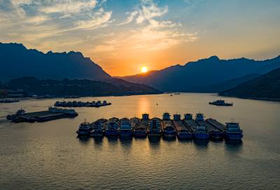 湖北秭归：三峡晚霞美