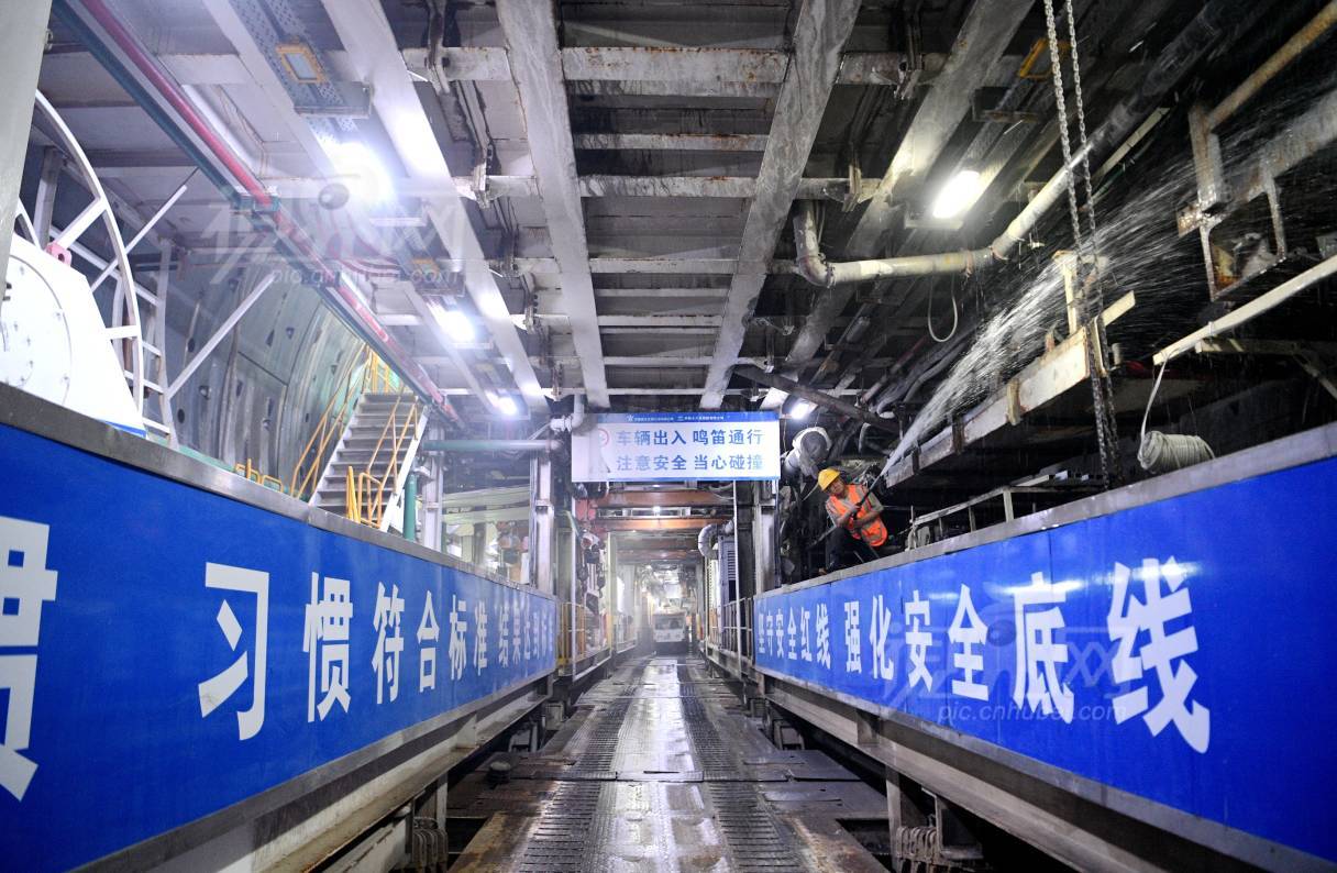 988023