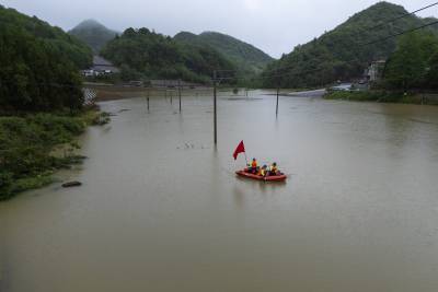 恩施鹤峰：抢险救灾保供电