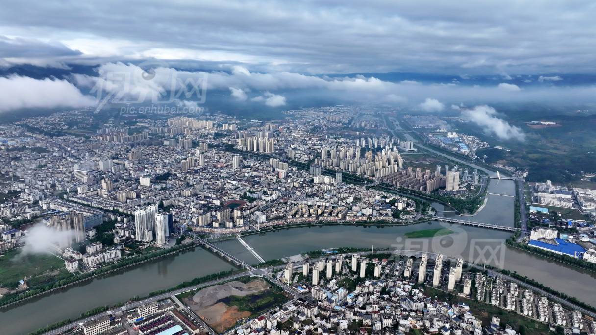 989375