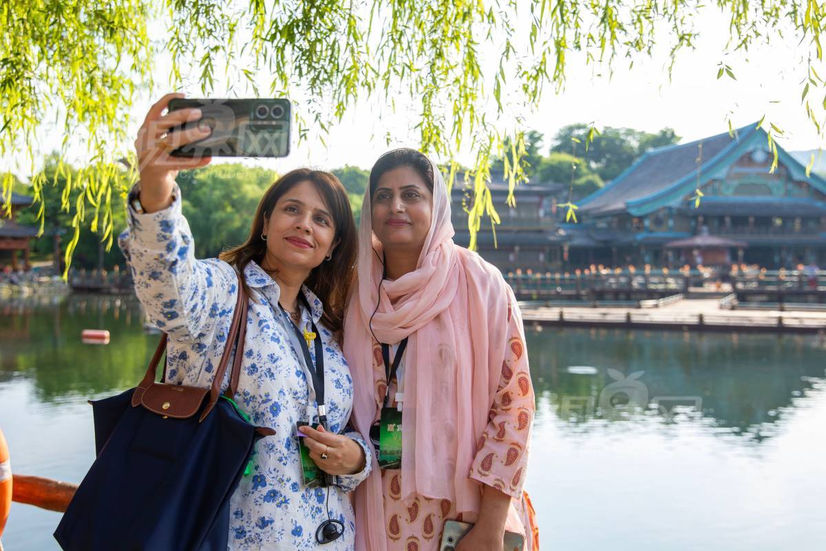 989473