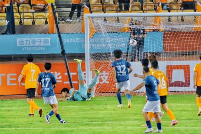 楚超焦点战：武汉3-0完胜襄阳，主场两万球迷见证蓝潮胜利