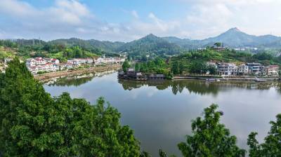  英山：山水茶村入画来