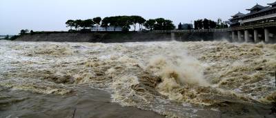 强降雨致安陆府河解放山水库开闸泄洪