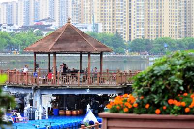 夷陵：夏日凉亭“音乐会”